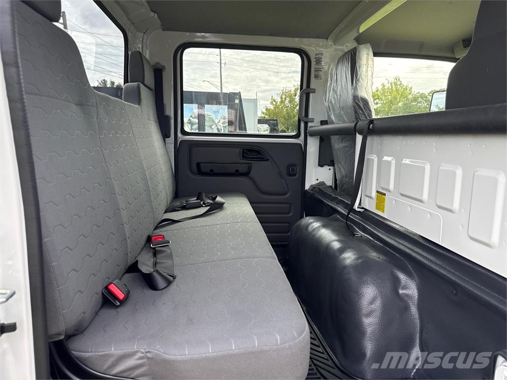 Isuzu NRR-3V454 شاحنات بمقصورة وهيكل