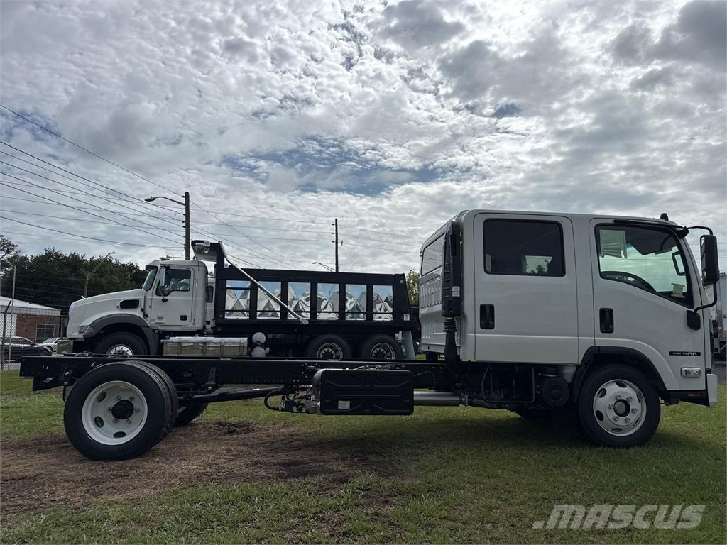Isuzu NRR-3V454 شاحنات بمقصورة وهيكل