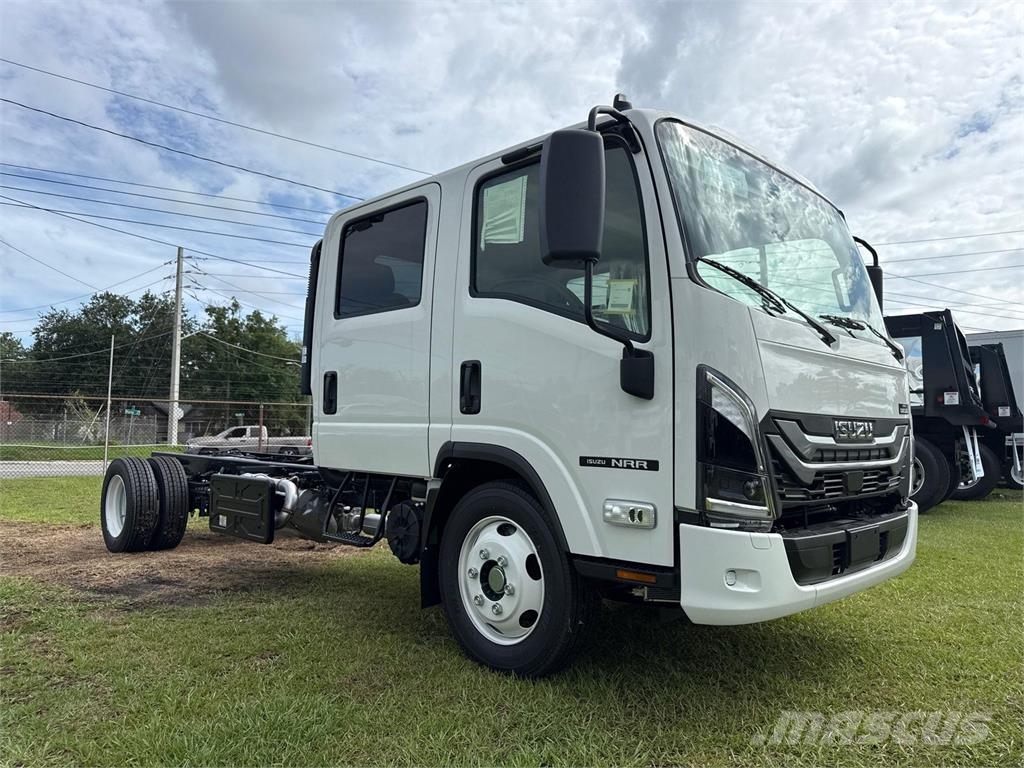 Isuzu NRR-3V454 شاحنات بمقصورة وهيكل