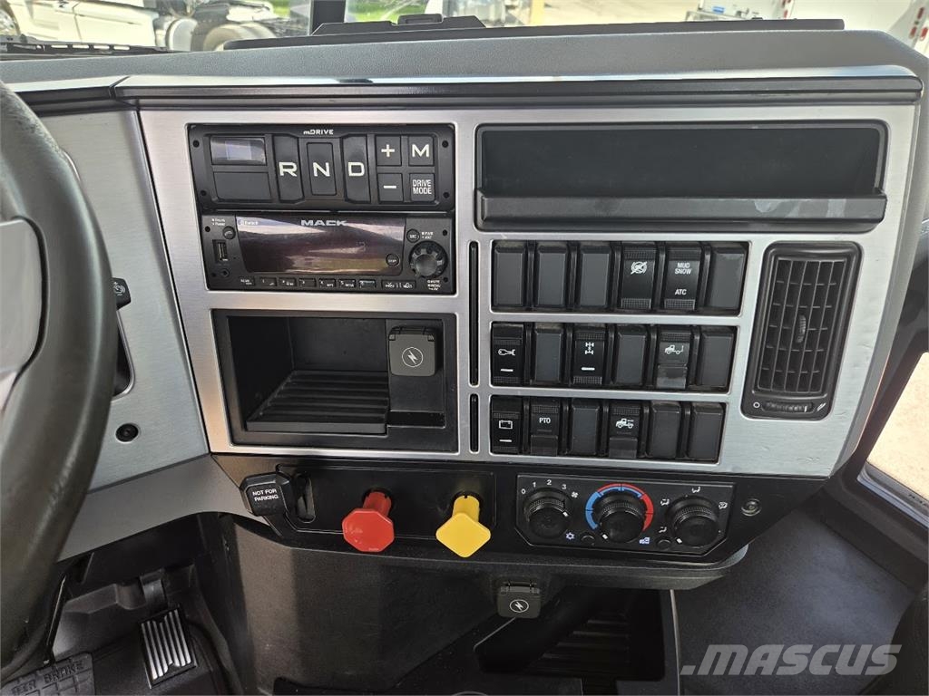 Mack AN64T Тягачі