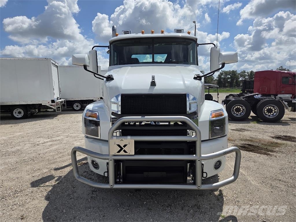 Mack AN64T Тягачі