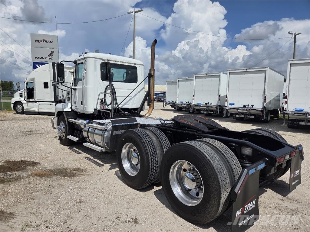 Mack AN64T Тягачі
