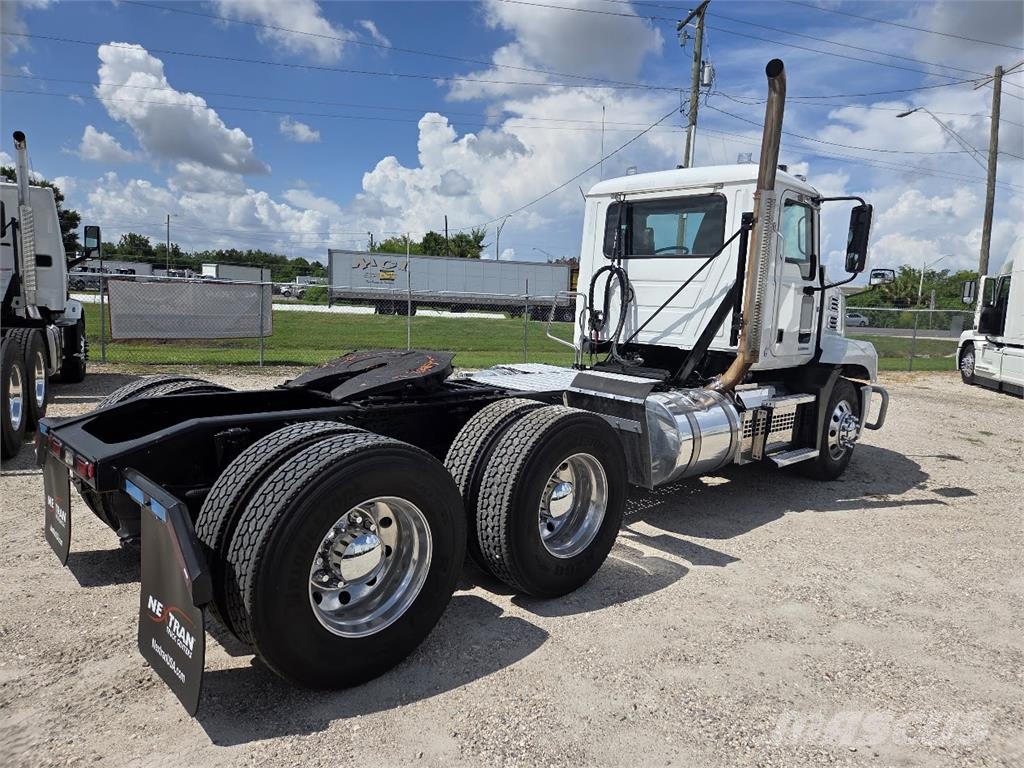 Mack AN64T Тягачі