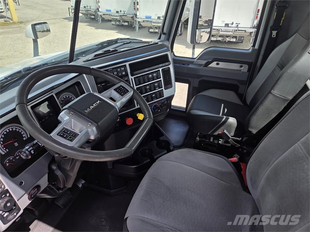 Mack AN64T Тягачі