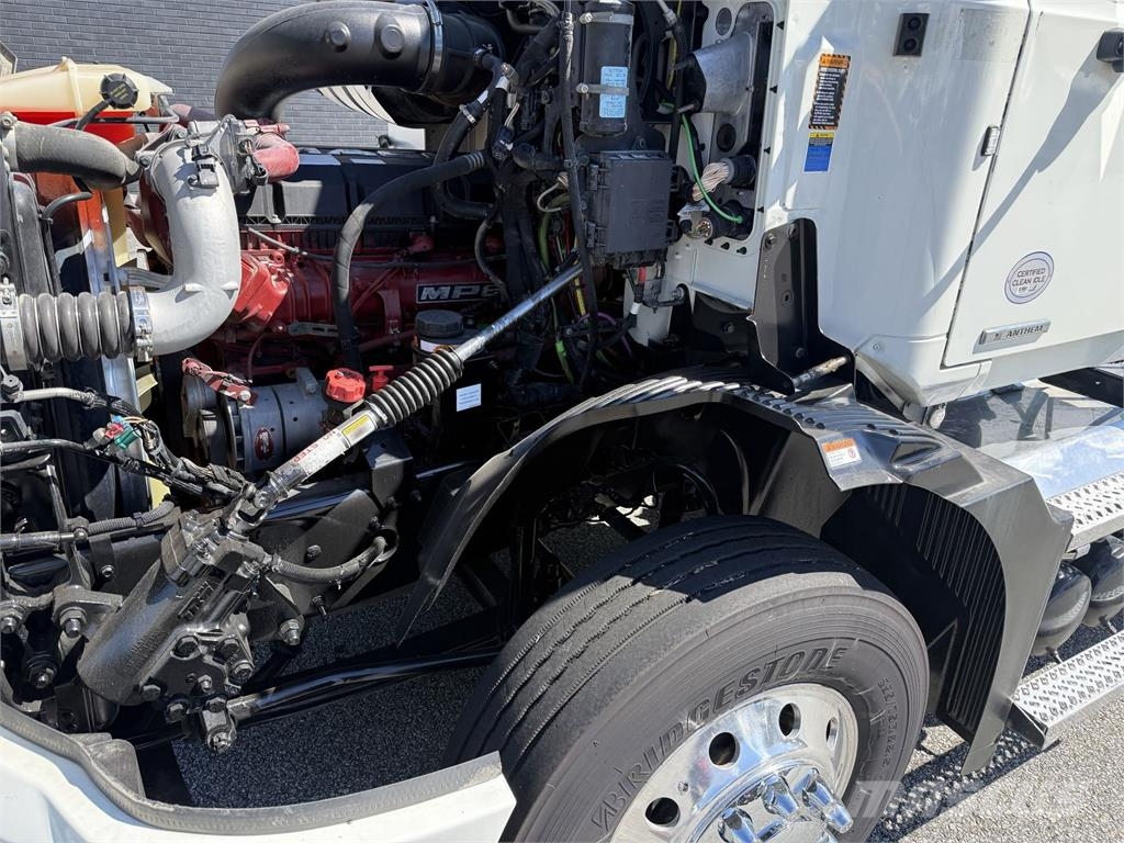 Mack AN64T وحدات الجر