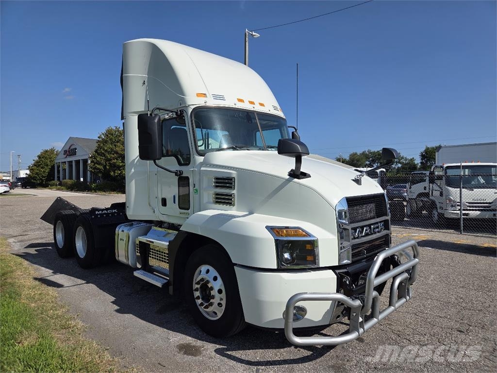Mack AN64T Тягачі