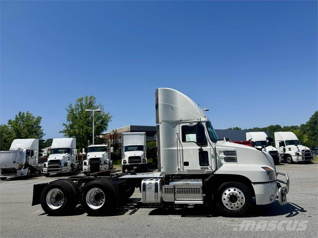 Mack AN64T Тягачі