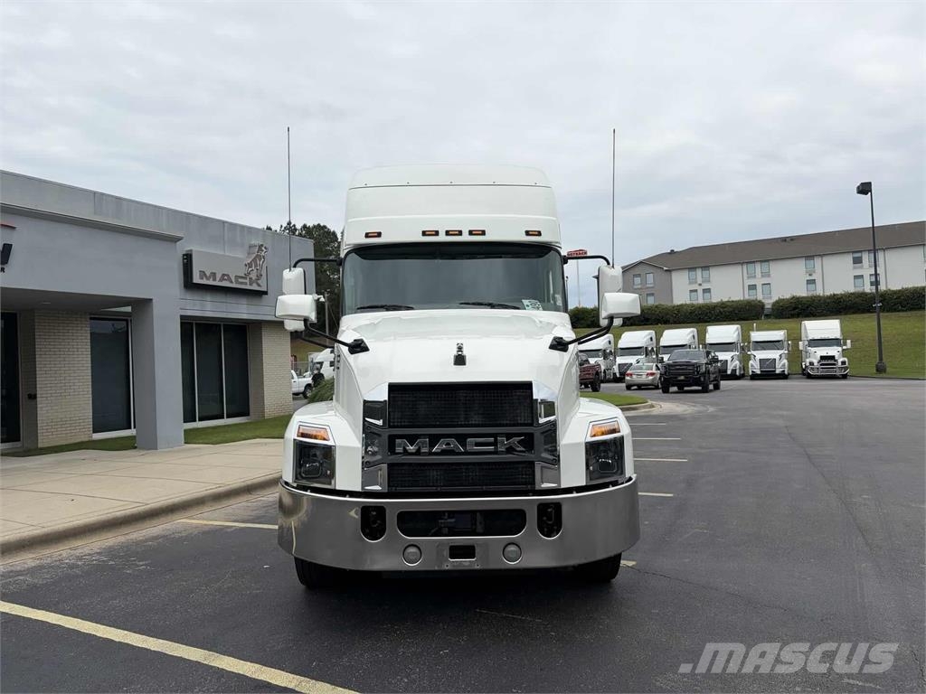 Mack AN64T Nyergesvontatók