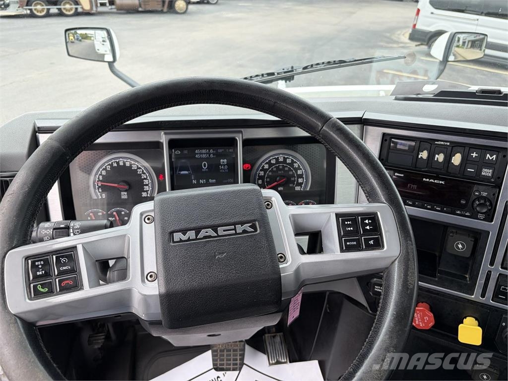 Mack AN64T Vlačilci