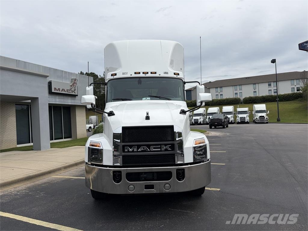 Mack AN64T Vlačilci