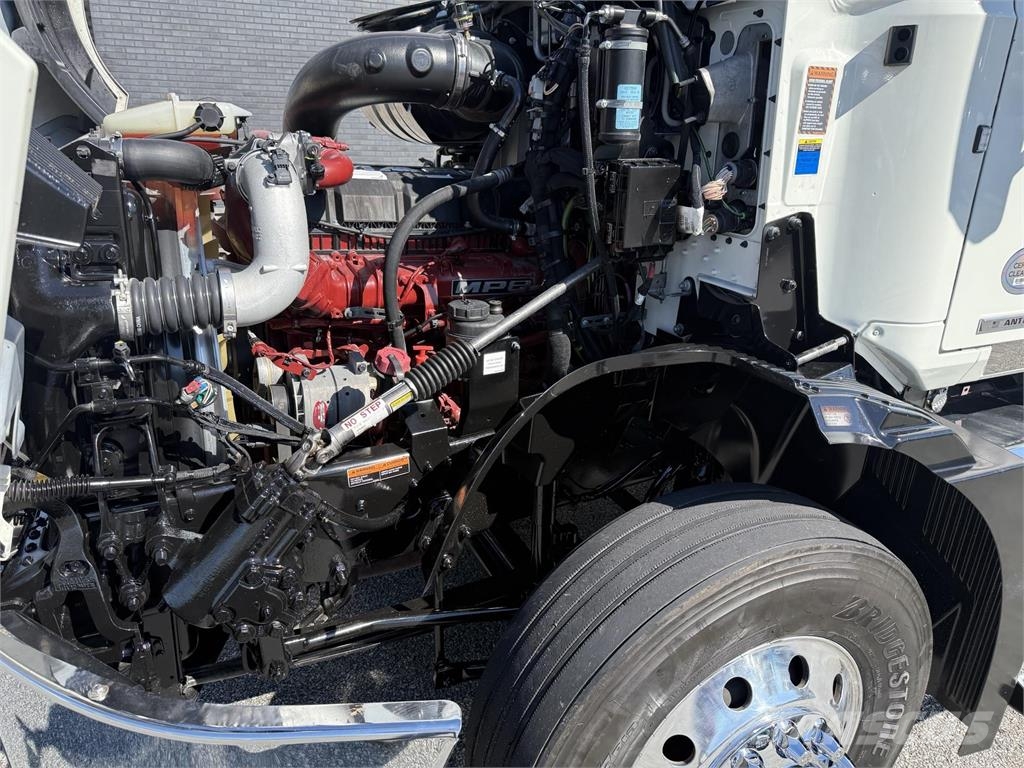 Mack AN64T Vlačilci