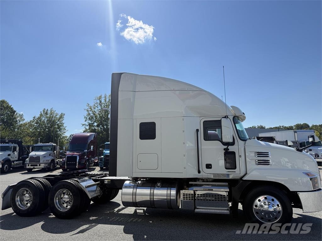 Mack AN64T Vlačilci