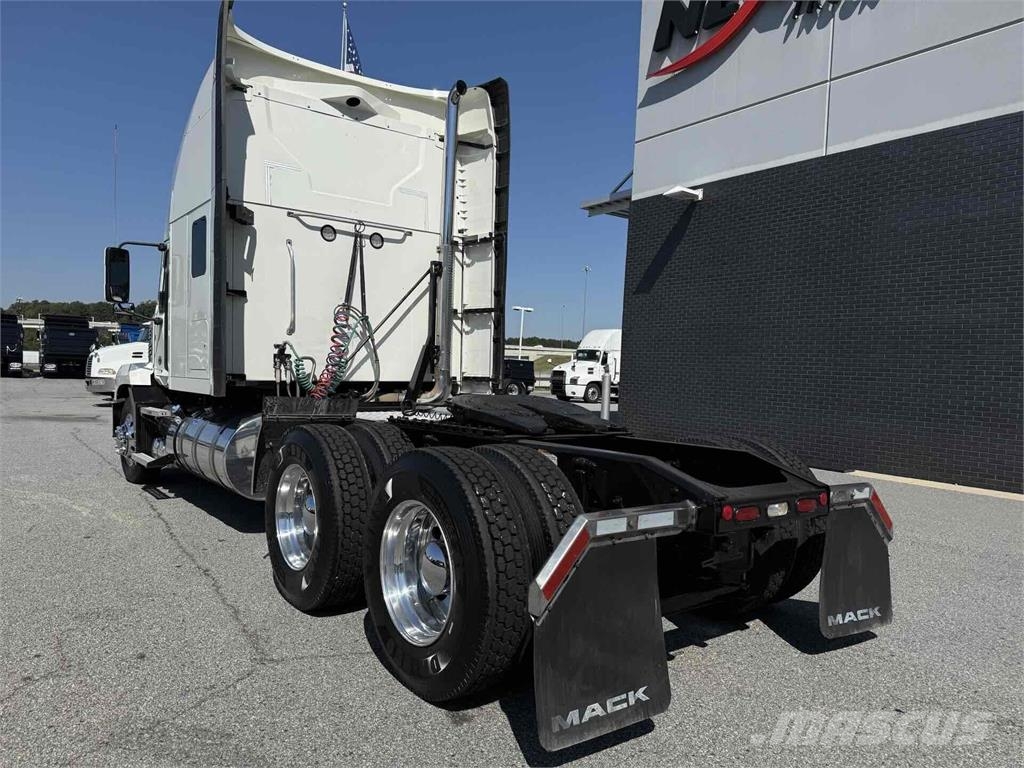 Mack AN64T Vlačilci