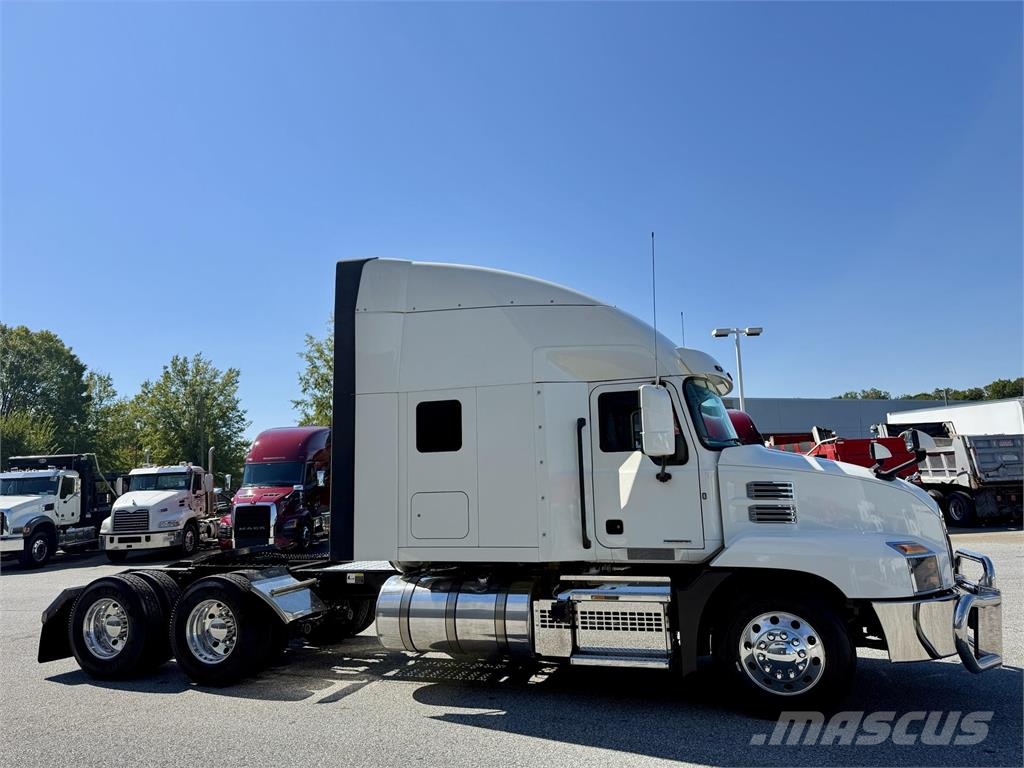 Mack AN64T Vlačilci