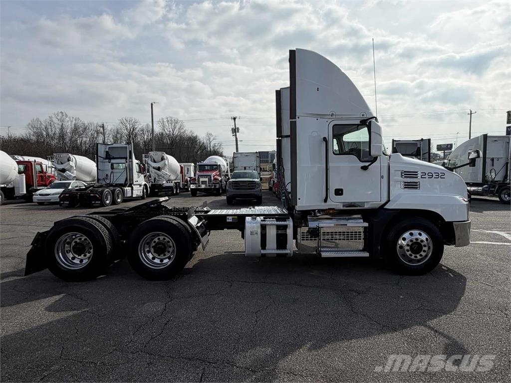Mack AN64T Vlačilci