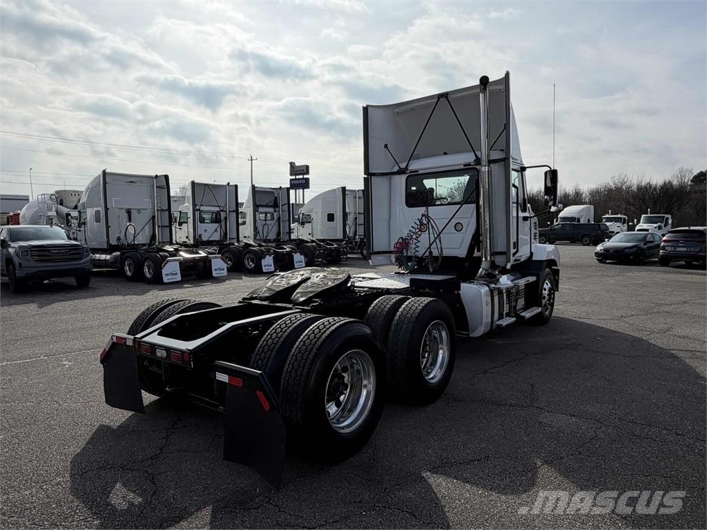 Mack AN64T Vlačilci