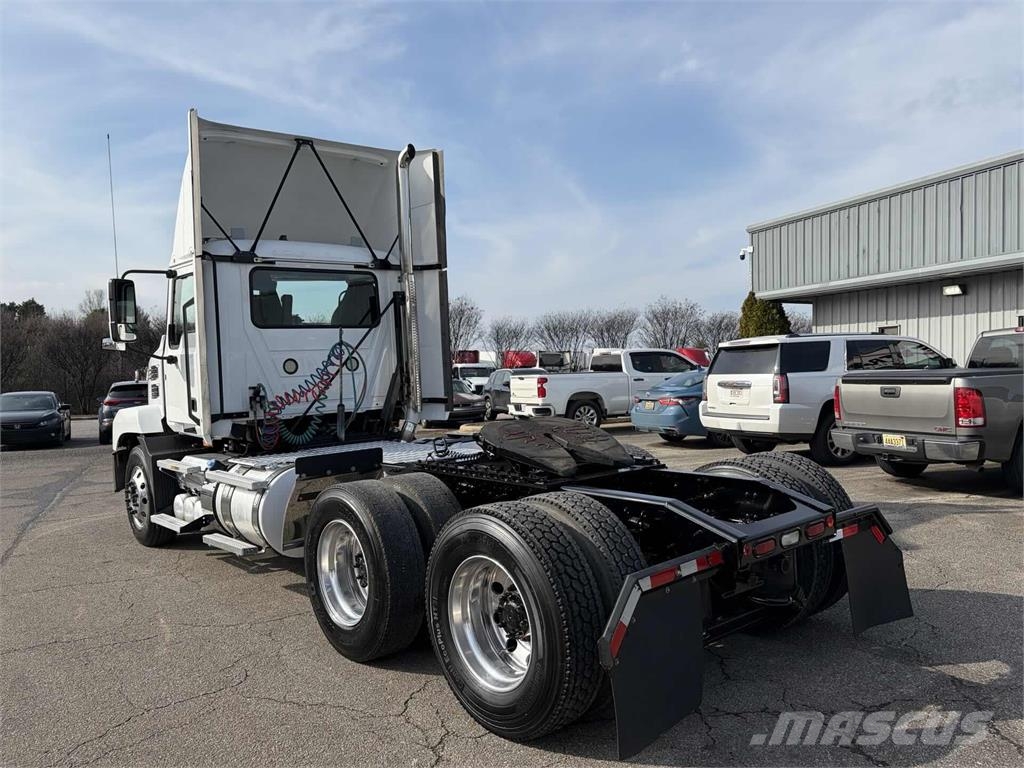 Mack AN64T Vlačilci