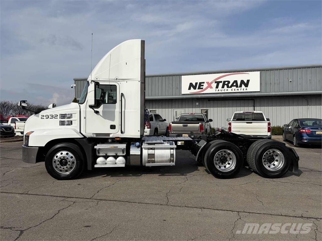 Mack AN64T Vlačilci
