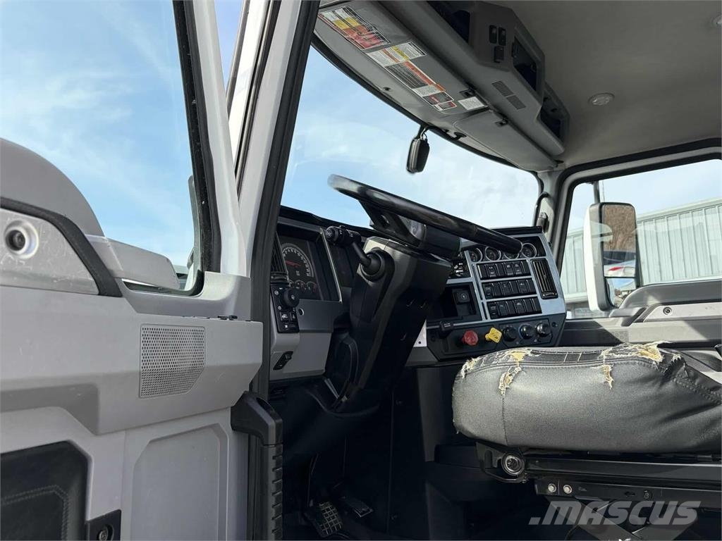 Mack AN64T Vlačilci