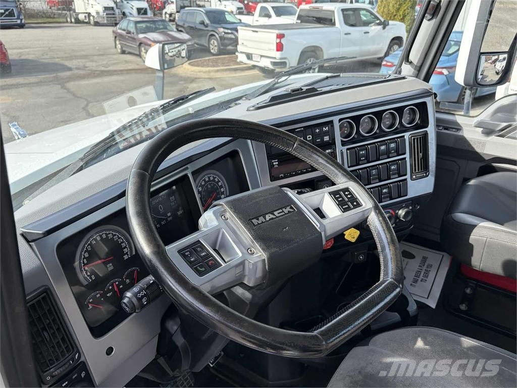 Mack AN64T Vlačilci