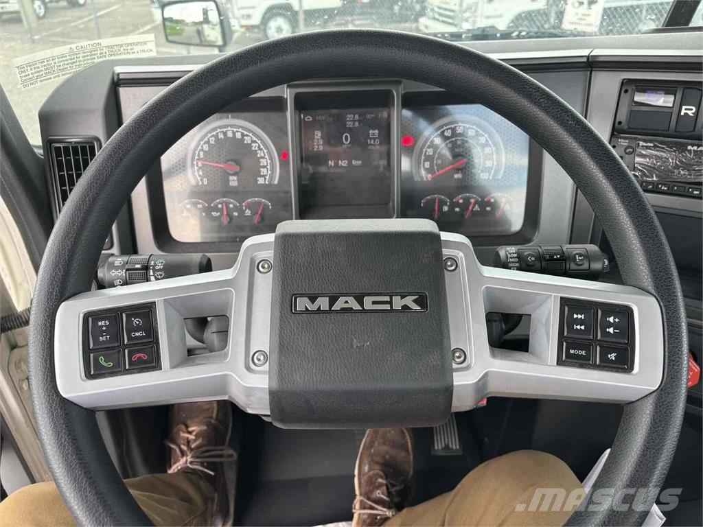 Mack AN64T Ťahače