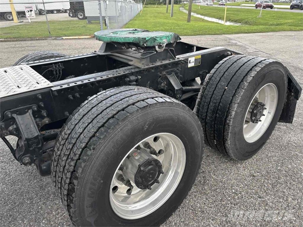 Mack AN64T Ťahače