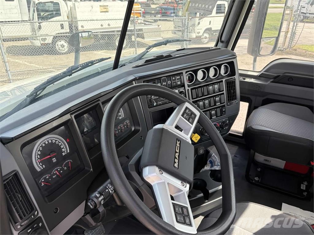 Mack AN64T Ťahače