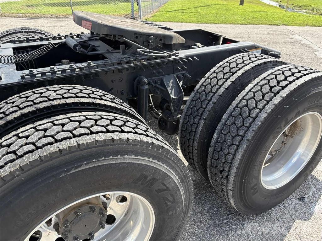 Mack AN64T Ťahače