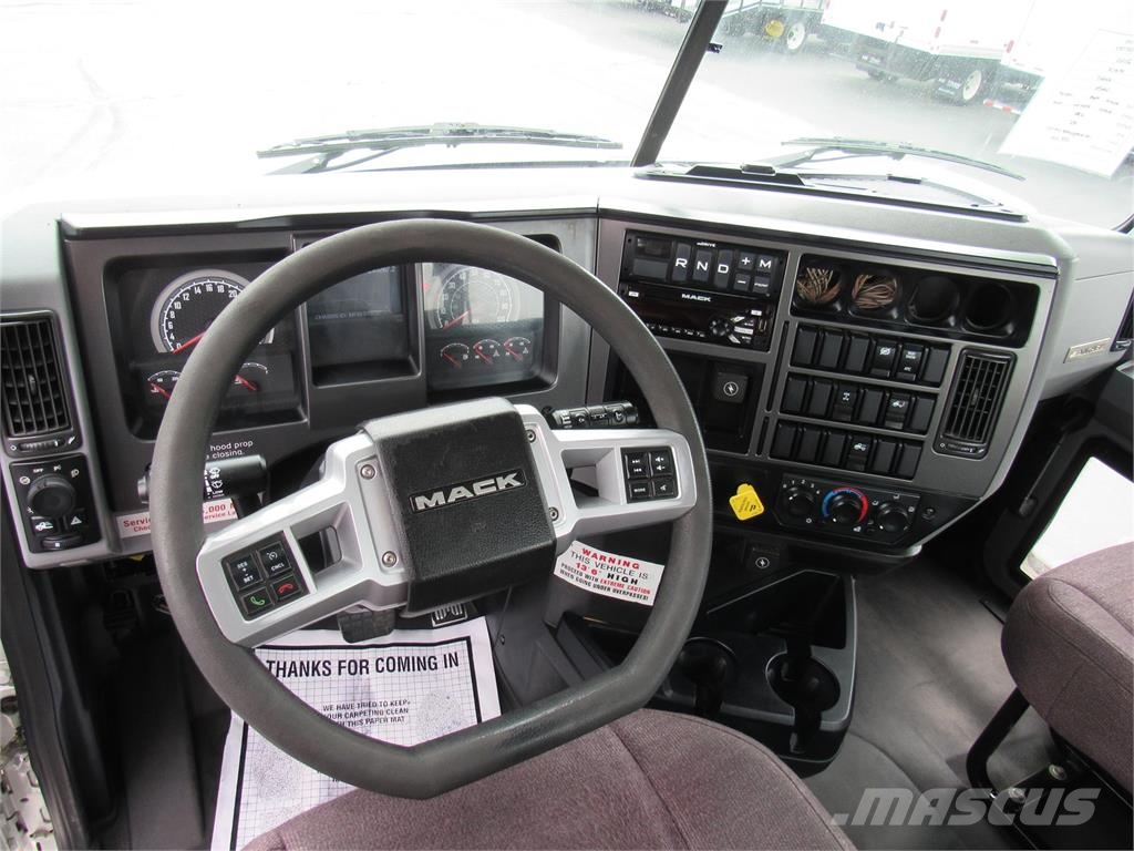 Mack AN64T DAYCAB Tegljači