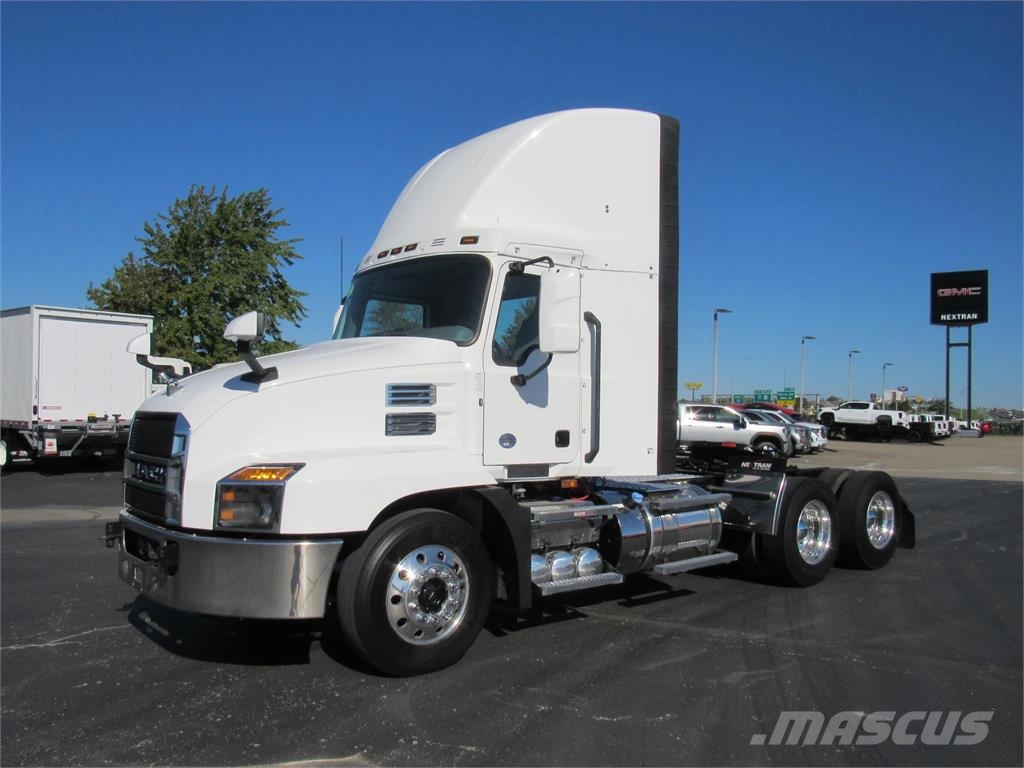 Mack AN64T DAYCAB Седельные тягачи
