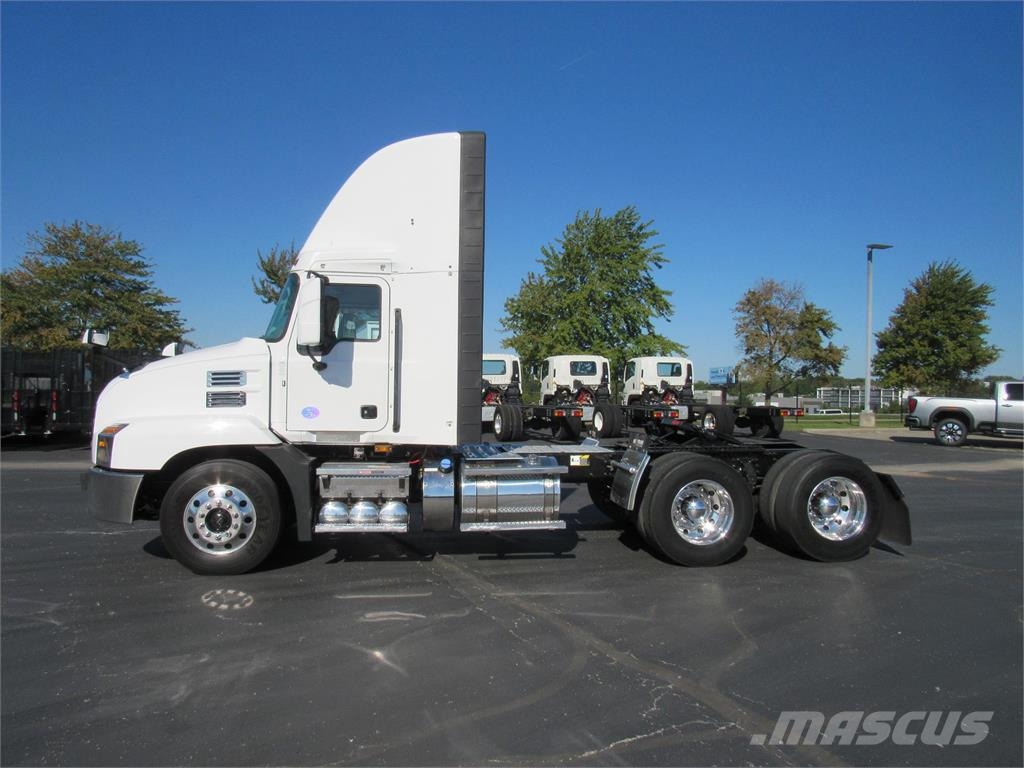Mack AN64T DAYCAB Седельные тягачи