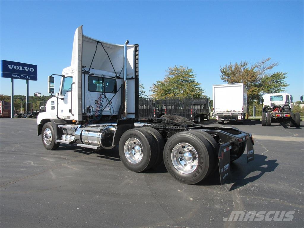 Mack AN64T DAYCAB Седельные тягачи