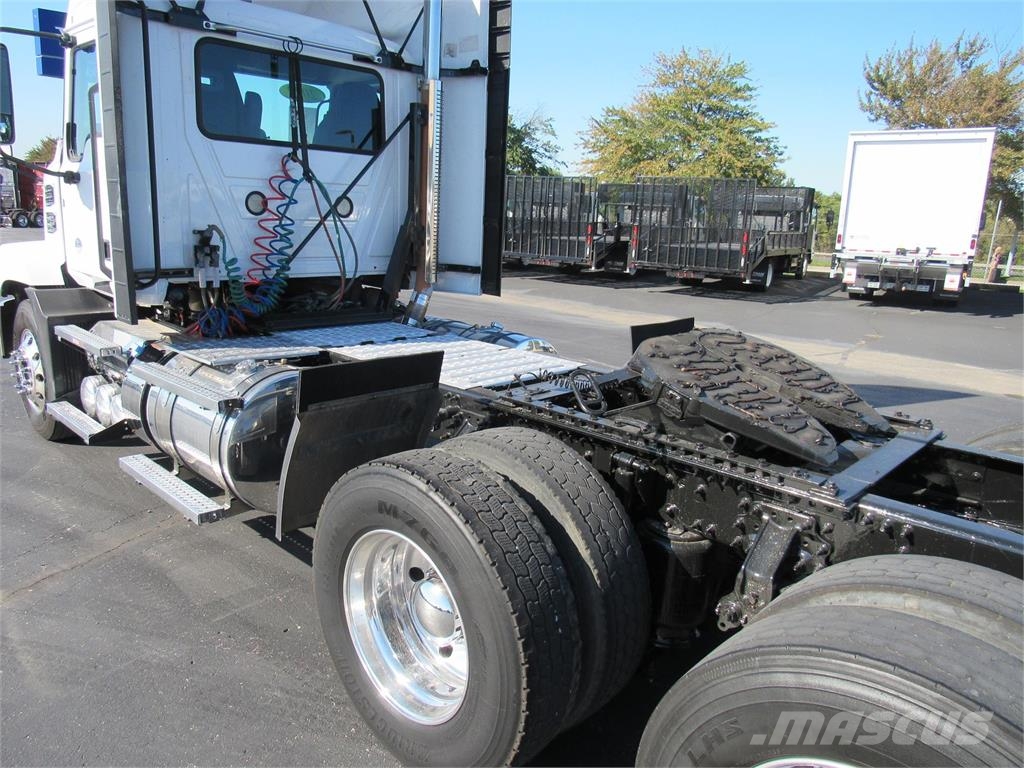 Mack AN64T DAYCAB Седельные тягачи