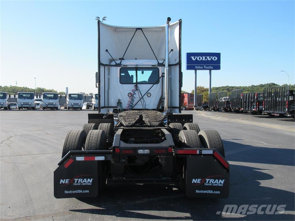 Mack AN64T DAYCAB Седельные тягачи