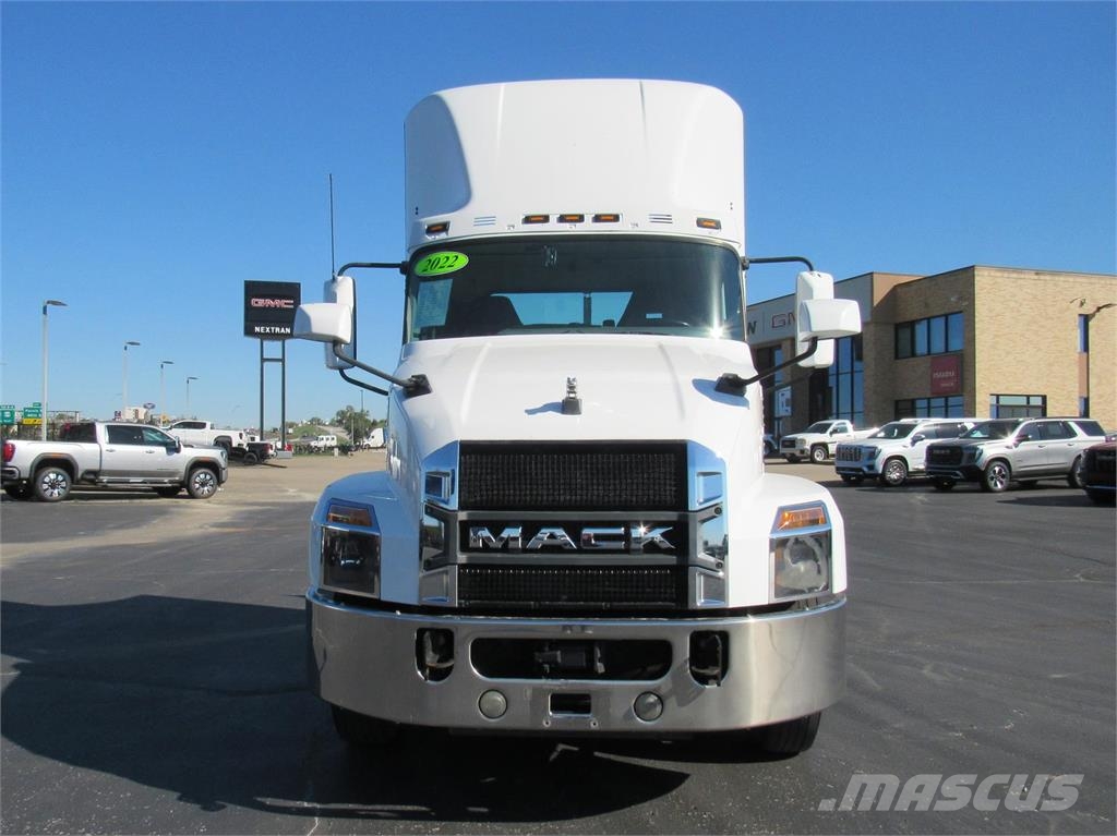 Mack AN64T DAYCAB Седельные тягачи