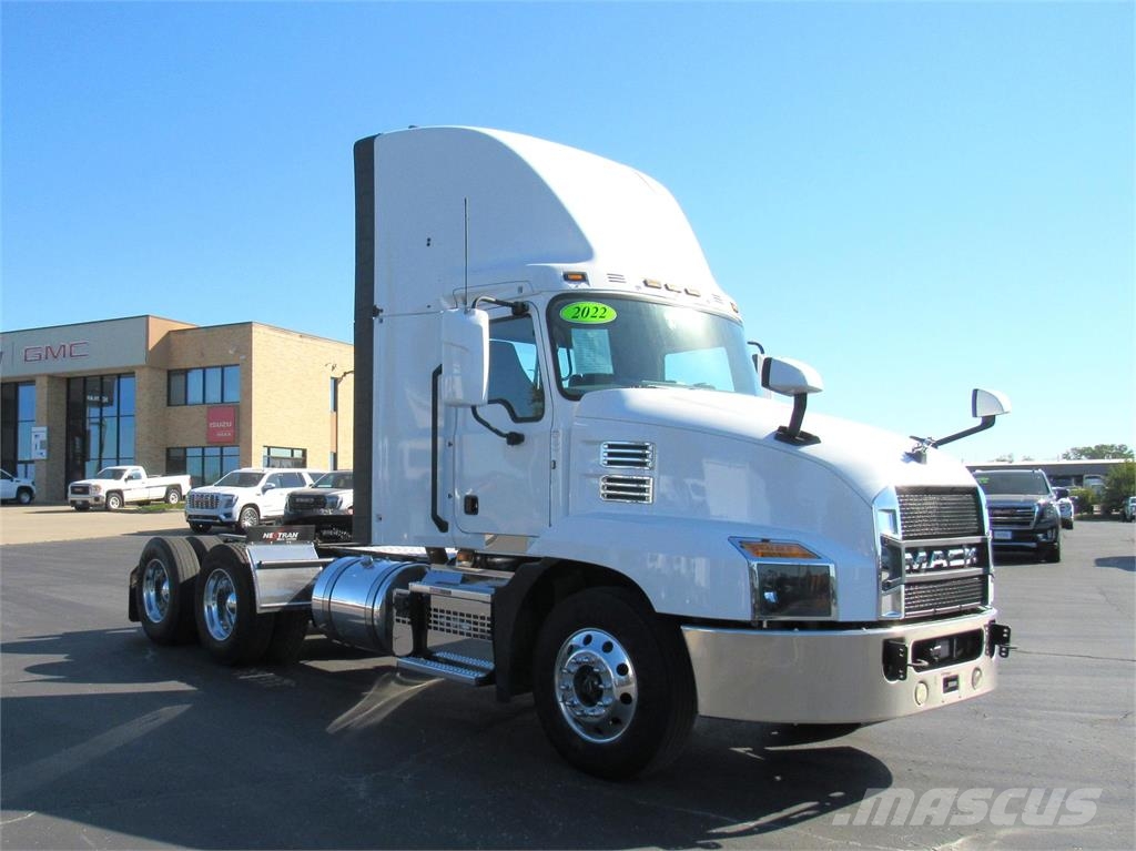 Mack AN64T DAYCAB Седельные тягачи