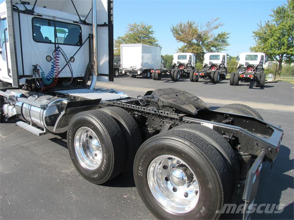 Mack AN64T DAYCAB Седельные тягачи