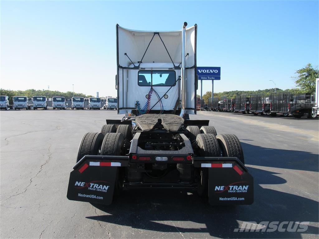 Mack AN64T DAYCAB Седельные тягачи