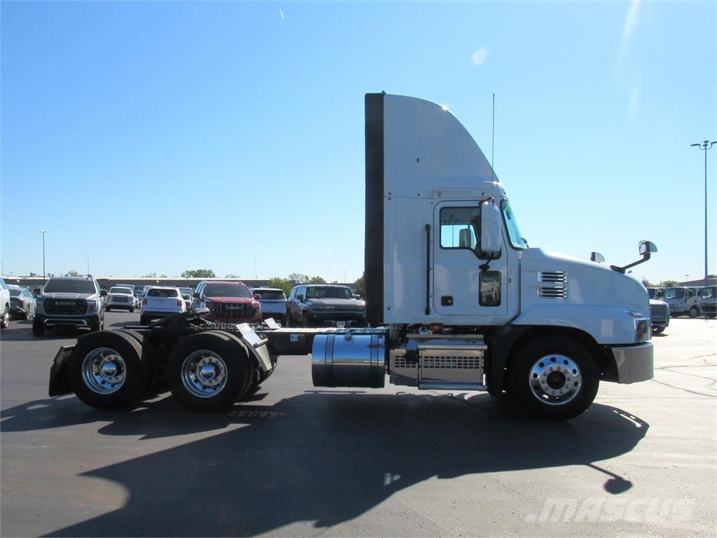 Mack AN64T DAYCAB Седельные тягачи
