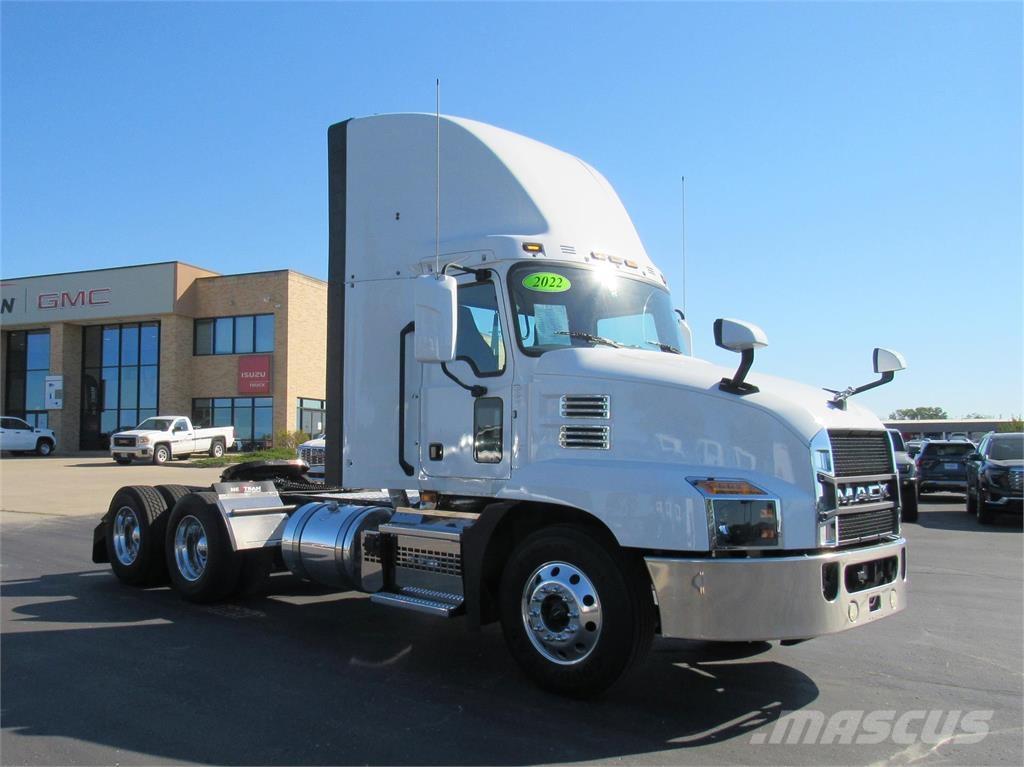 Mack AN64T DAYCAB Седельные тягачи