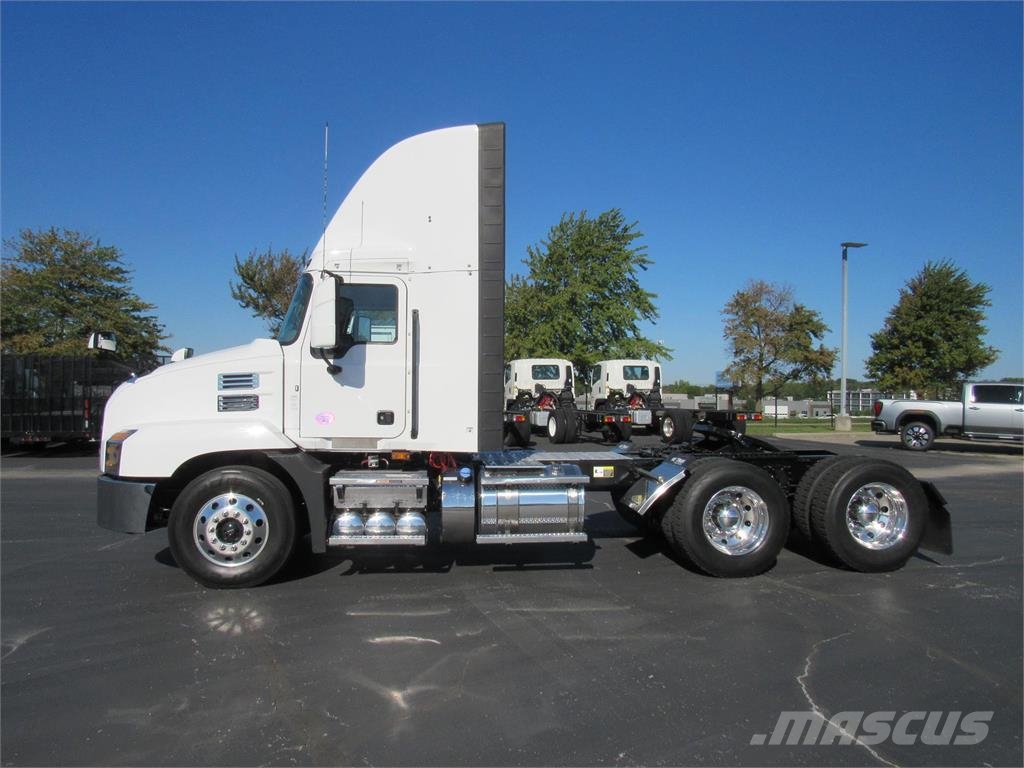 Mack ANTHEM 64T DAYCAB Седельные тягачи