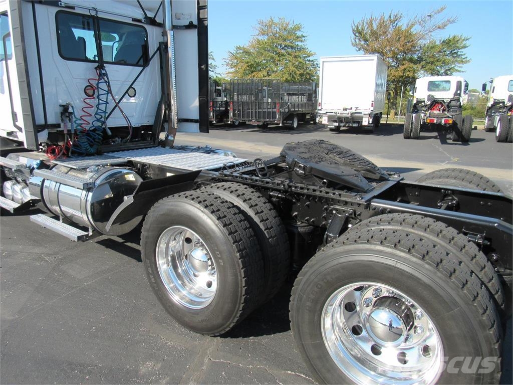 Mack ANTHEM 64T DAYCAB Седельные тягачи
