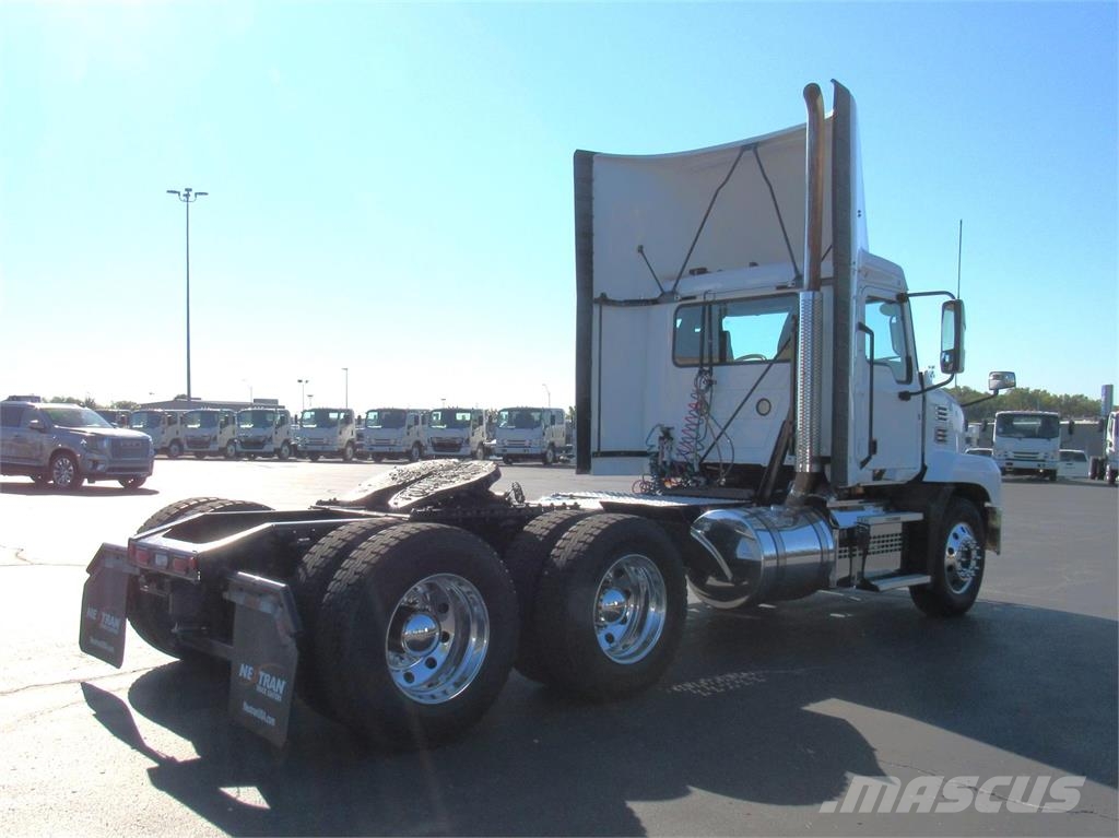 Mack ANTHEM 64T DAYCAB Седельные тягачи