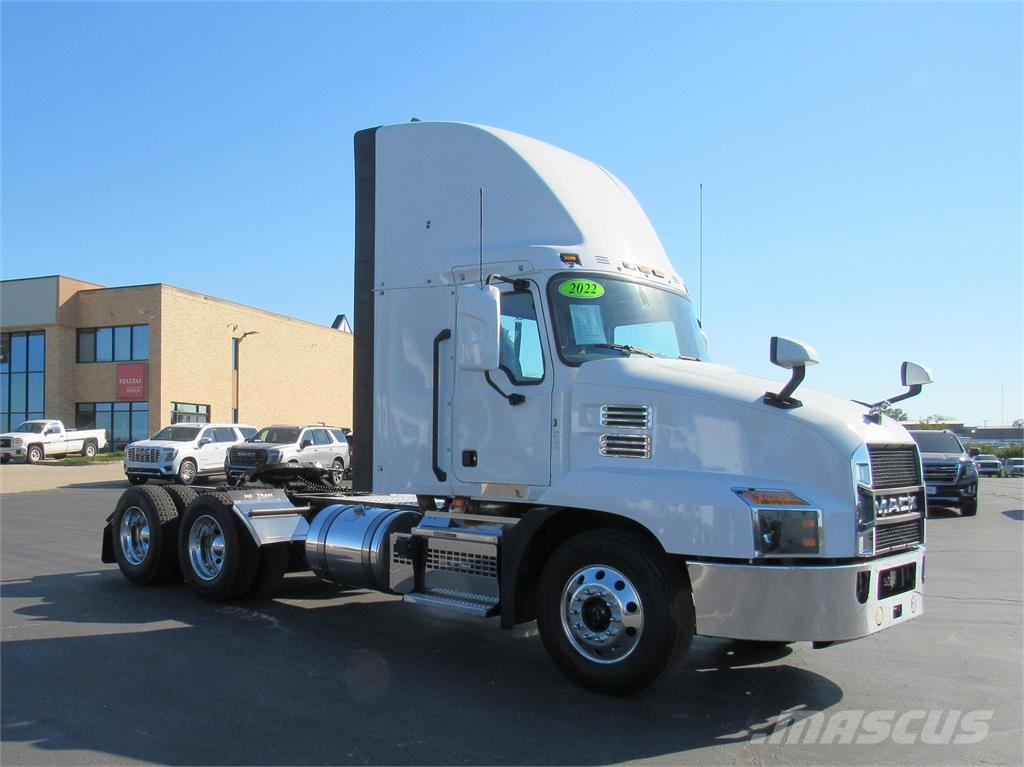 Mack ANTHEM 64T DAYCAB Седельные тягачи