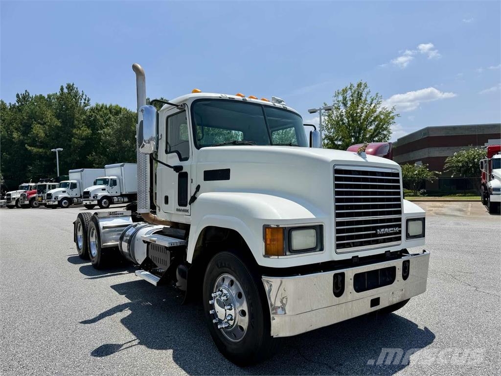 Mack CHU613 Prime Movers