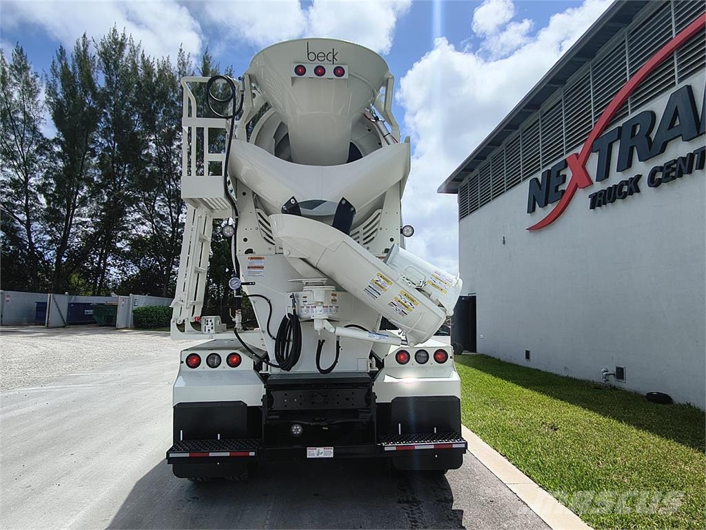 Mack GR64B Concrete trucks
