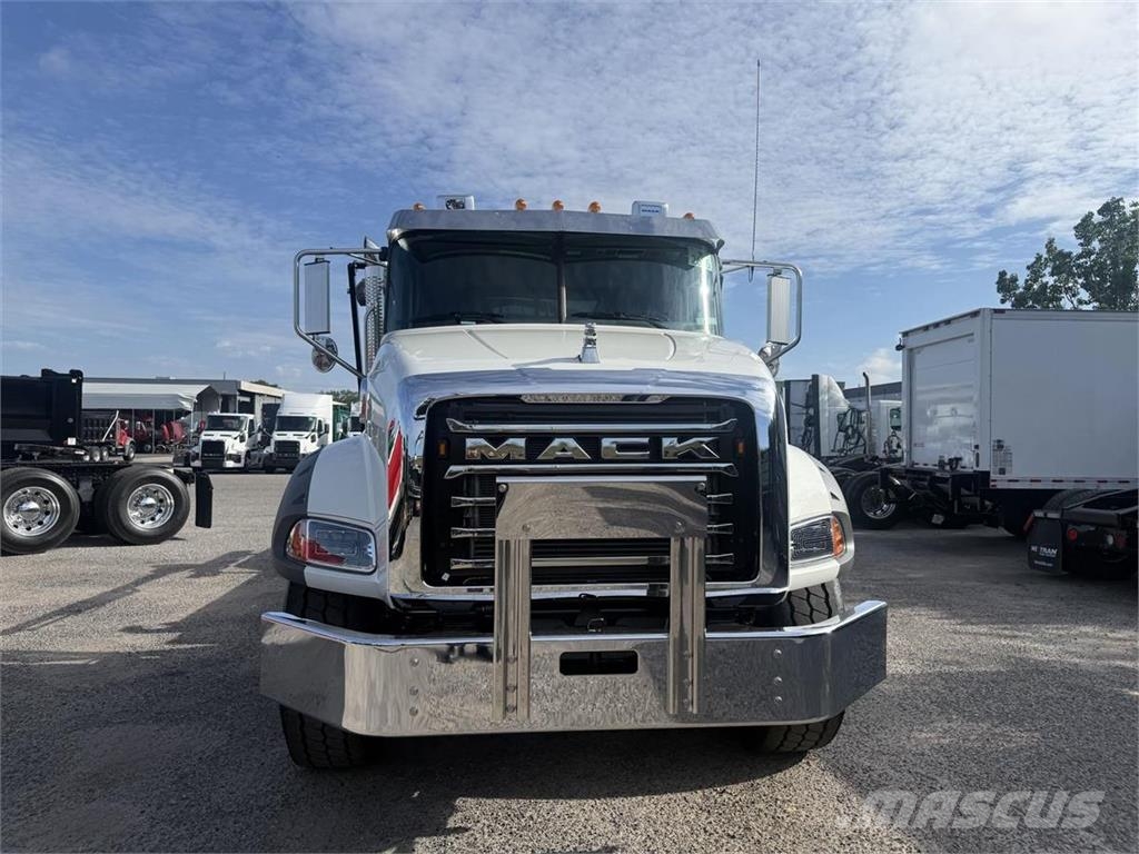 Mack GR64B その他トラック