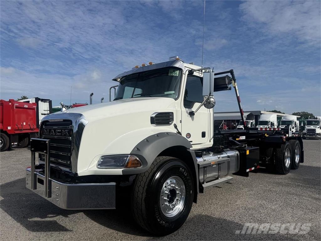 Mack GR64B その他トラック