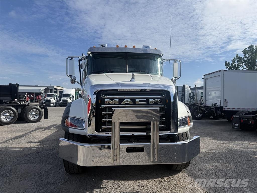 Mack GR64B Otros camiones