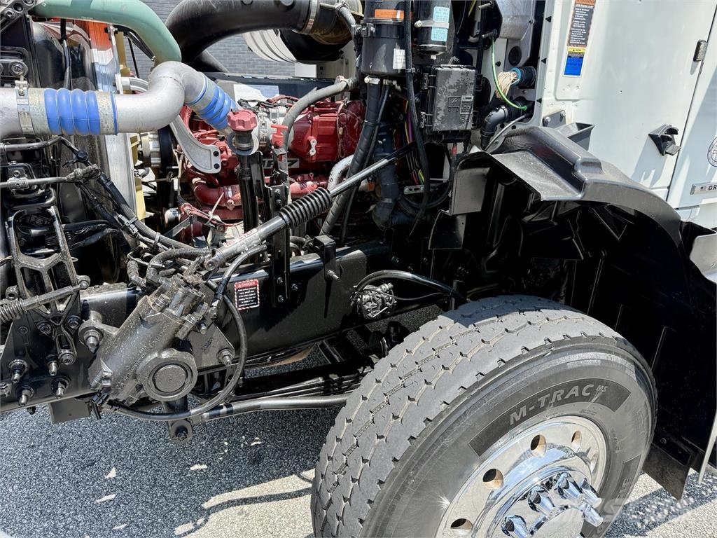 Mack GR64B Altele